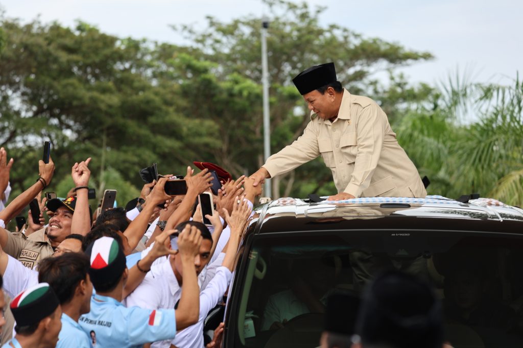 Prabowo Bertemu dengan Warga dan Relawan di Kedai Kopi Aceh: Pengalaman Luar Biasa!