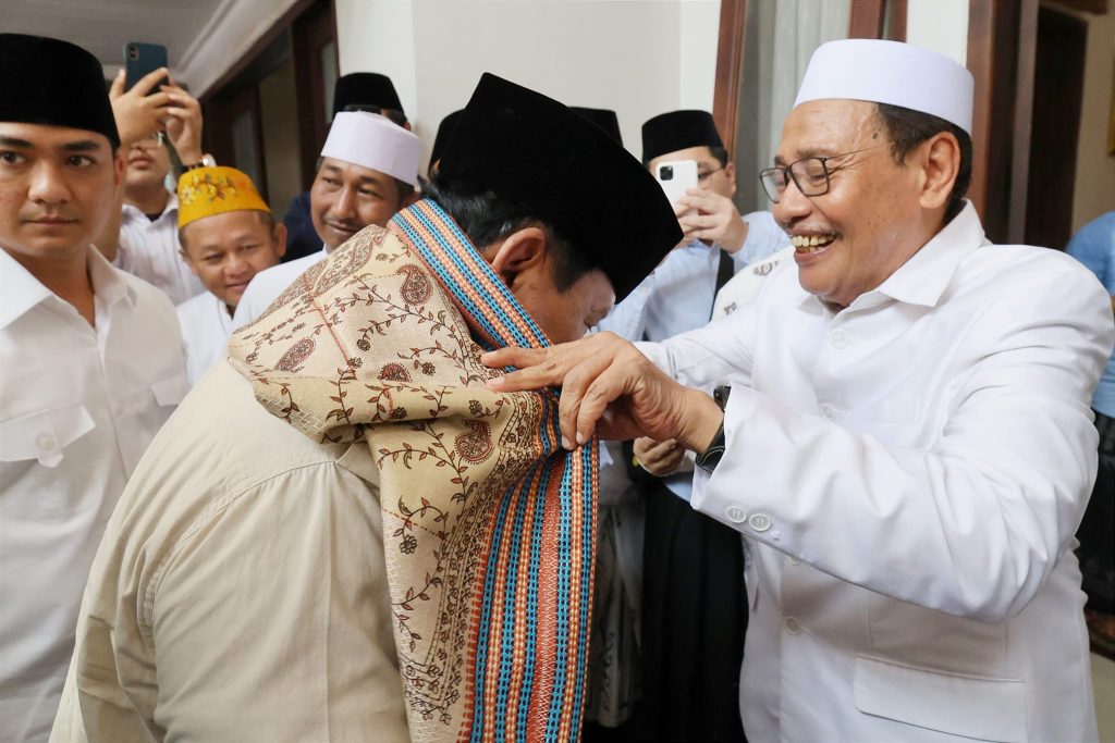 Pimpinan Pondok Pesantren Buntet Cirebon Memberikan Dukungan untuk Prabowo-Gibran dalam Pemilihan Presiden 2024