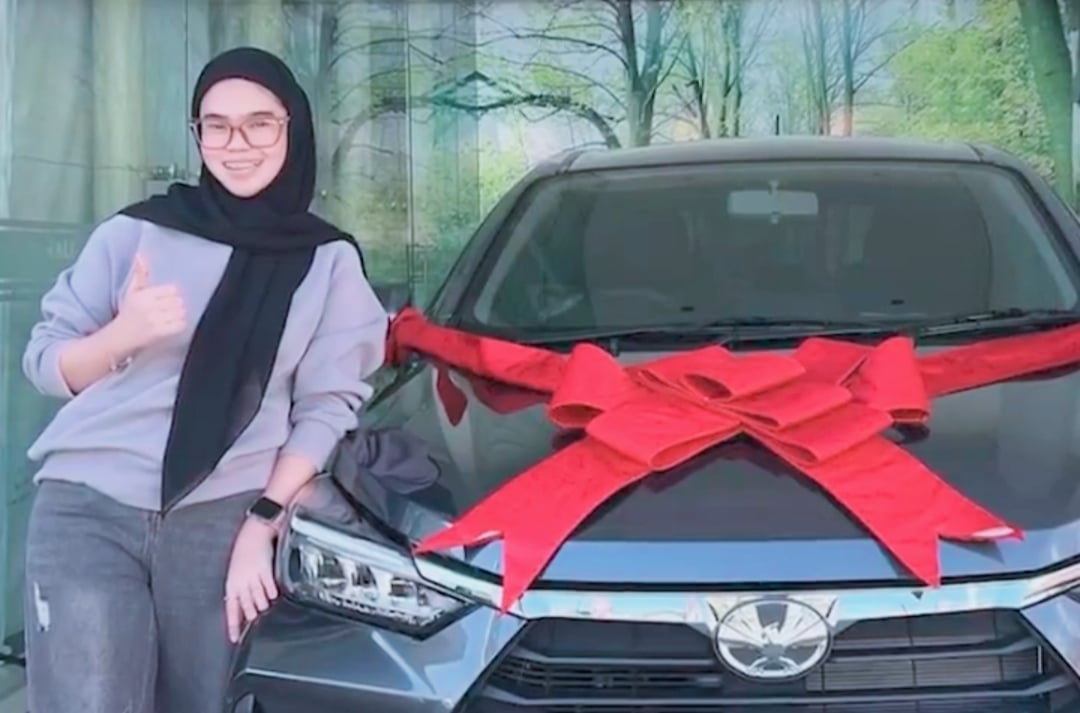 Wanita Berhijab di Sidrap Rajin Menabung dan Berusaha, Akhirnya Mampu Membeli Mobil dan Tanah dengan Uang yang Diperoleh dari Tilep Uang Apotek Setiap Hari