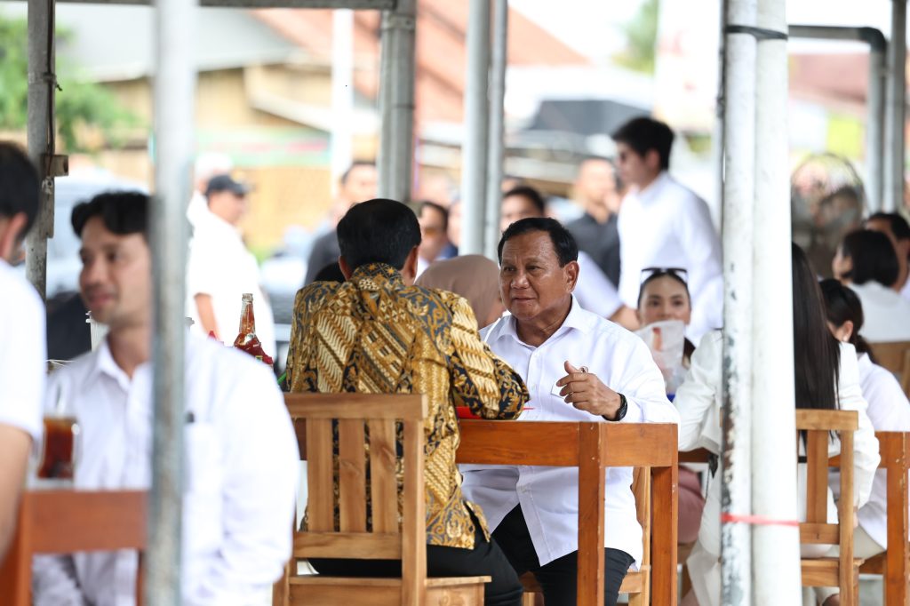 Doa Prabowo dan Jokowi untuk Kesuksesan Usaha Kuliner Sholeh saat Mampir Makan Bakso