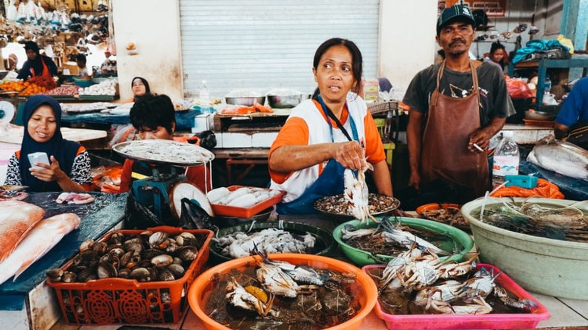 Solusi Paradoks Indonesia: Menuju 100 Tahun Kemerdekaan Indonesia dengan Mewujudkan Ekonomi Rakyat