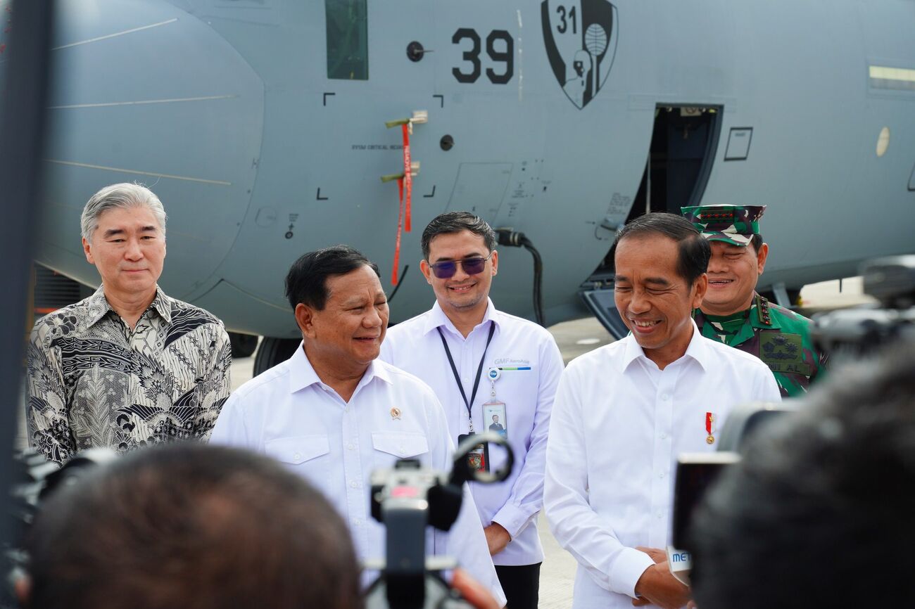 Prabowo Subianto Menulis Esai Tentang Kepemimpinan Joko Widodo dan Komitmen Untuk Melanjutkan Kebijakan Presiden Terdahulu