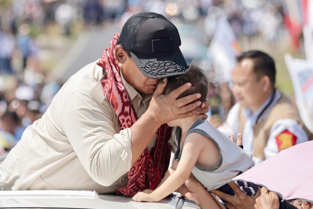 Prabowo Subianto Menganggap Program Makan Siang Siswa di Sekolah Penting untuk Kesehatan dan Pendidikan Anak Indonesia