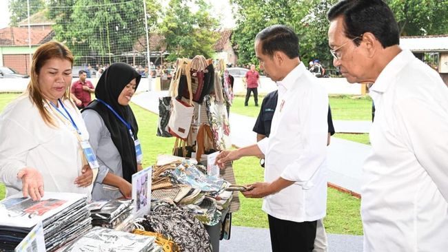 Jokowi Memuji Produk Nasabah Mekaar karena Harganya Murah, Kompetitif, dan Mampu Bersaing