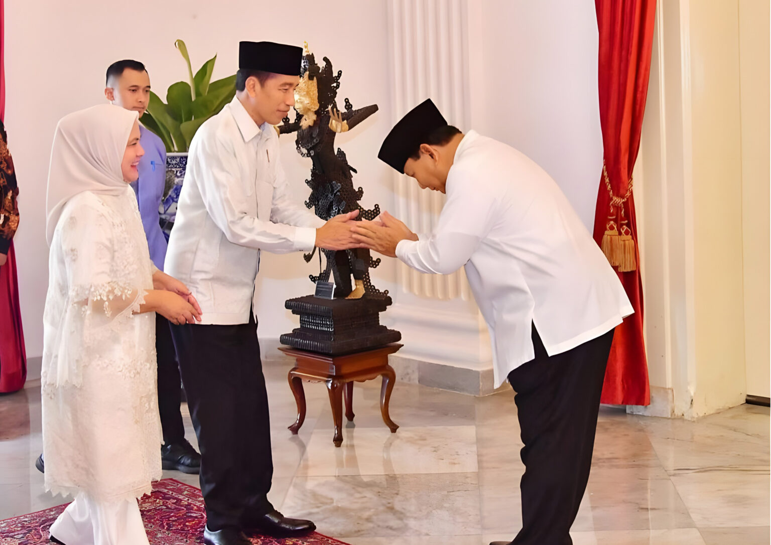 Prabowo Subianto joins Jokowi for breakfast at the State Palace on the Second Day of Eid