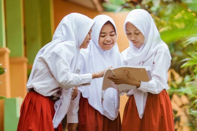 Pemerhati Sosial: Lebih Baik Memikirkan Cara Menghilangkan Penyakit Vandalisme Daripada Ganti Seragam Sekolah.