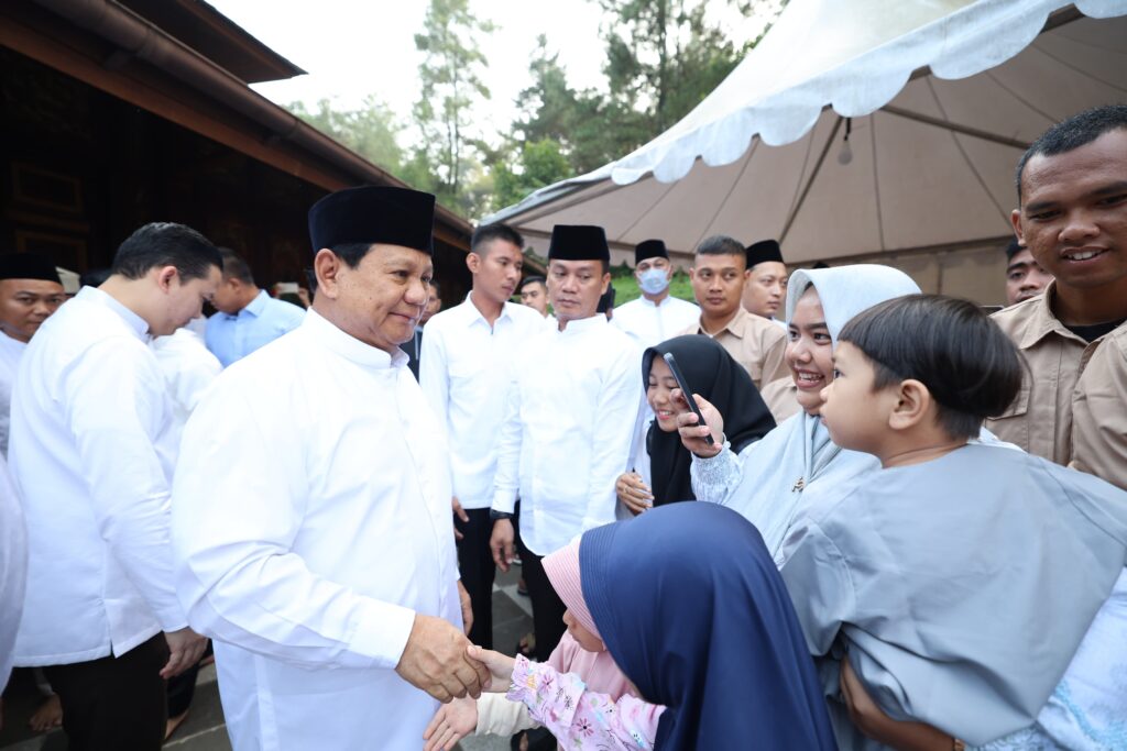 Prabowo Subianto Berdoa Sholat Iduladha 1445 H di Masjid Nurul Wathan Hambalang