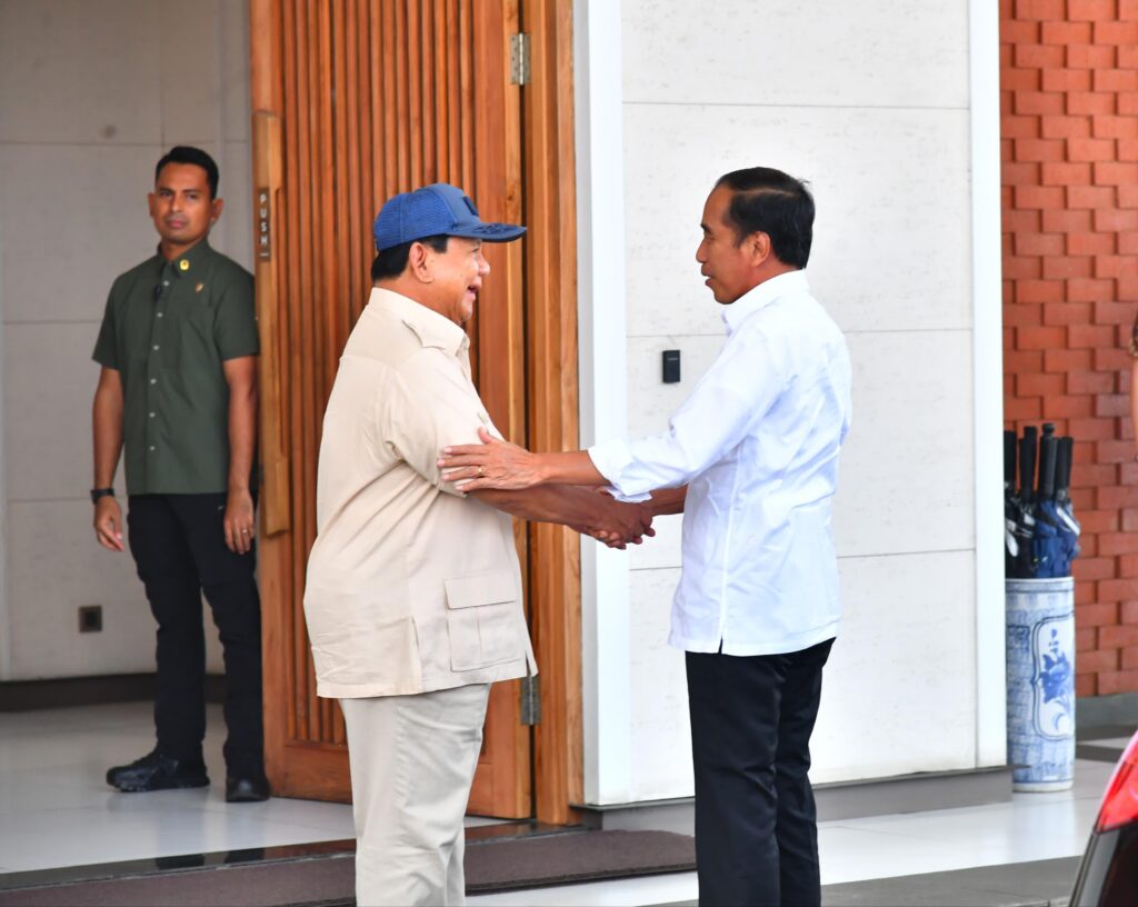 Prabowo Subianto Mendatangi Jokowi di Halim, Memberikan Ucapan Selamat Ulang Tahun secara Langsung