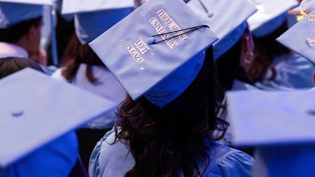 Mahasiswa Menjual Pakaian Bekas untuk Membayar Biaya Kuliah yang Mahal – Raih Cuan Ratusan Juta