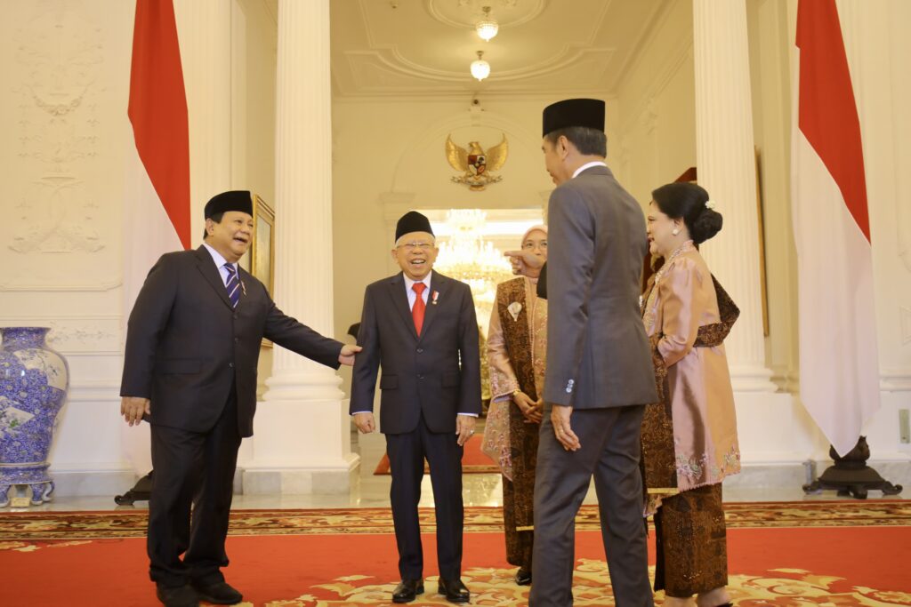 Intimate moments shared by Prabowo Subianto, Jokowi, and Ma’ruf Amin during TNI-Polri Officer Oath Ceremony