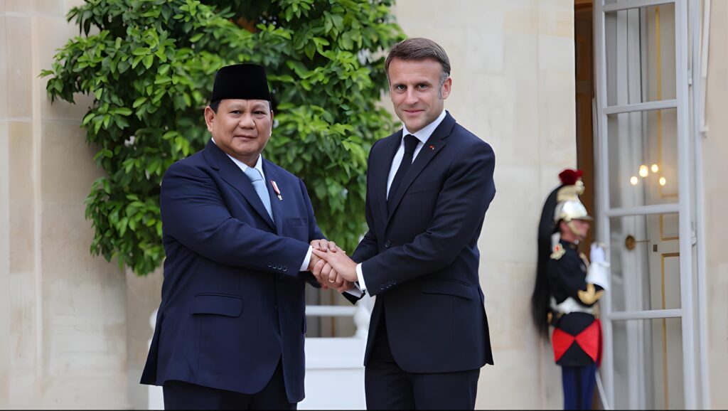 Prabowo Subianto Receives Honor Guard Welcome from Macron at the Élysée Palace