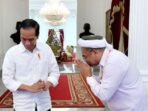 Denny Siregar Merasa Terenyuh Saat Ngabalin Mengklaim Cara Beribadah Jokowi Melebihi Ulama