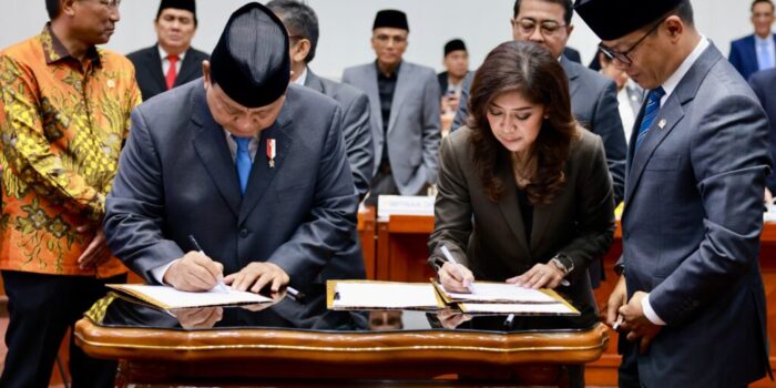 All Factions Attend Prabowo Subianto’s Final DPR Session and Offer Prayers