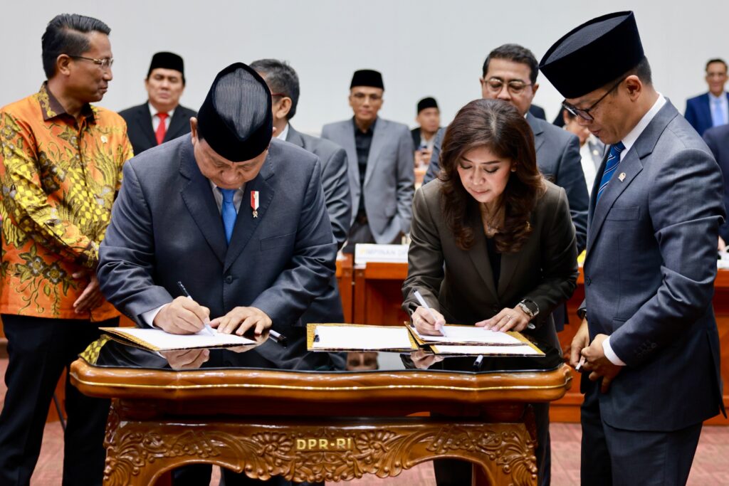 All Factions Attend Prabowo Subianto’s Final DPR Session and Offer Prayers