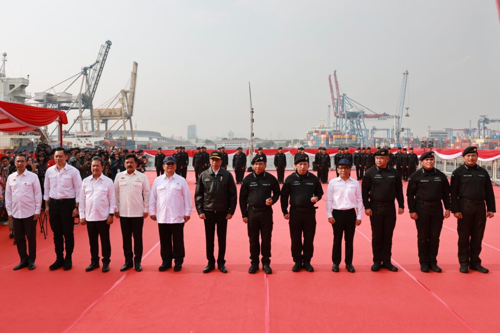 Pesan dari Kapal Perang Jokowi dan Prabowo