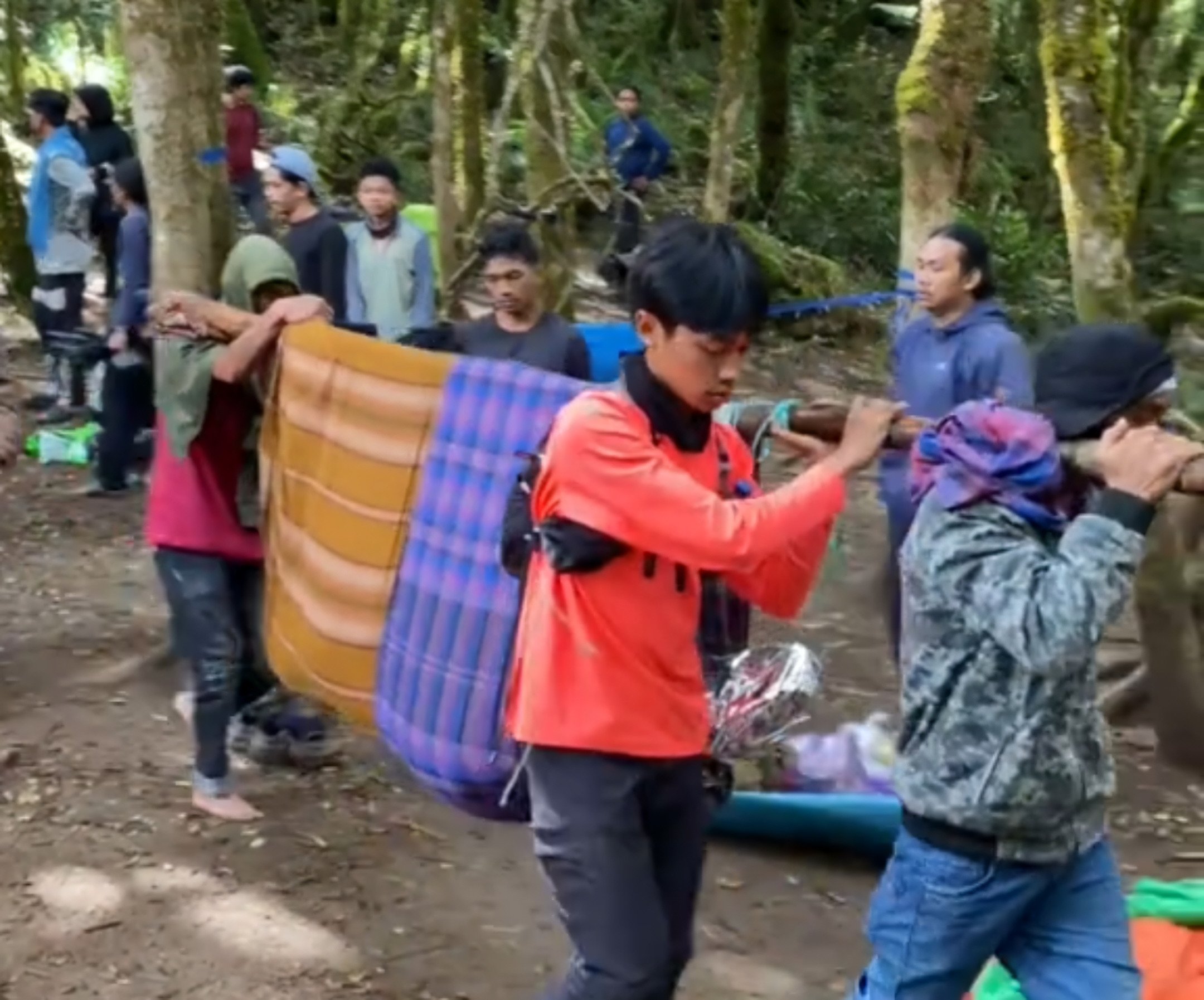 Pendaki Wanita Tertinggal dan Alami Hipotermia di Gunung Bulu Baria: Kronologi Peristiwa