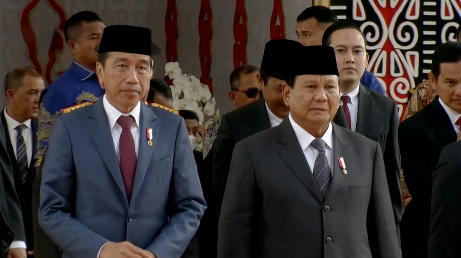 Prabowo Subianto and Jokowi Arrive Together in Presidential Car for Newly Elected DPR Members Swearing-In