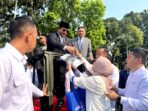 Citizens Overwhelmed with Joy and Gratitude Meeting Prabowo Subianto: “I Finally Obtained His Autograph”