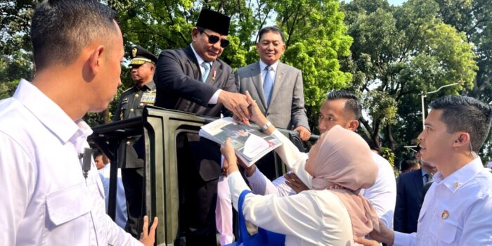 Citizens Overwhelmed with Joy and Gratitude Meeting Prabowo Subianto: “I Finally Obtained His Autograph”